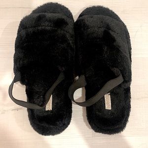 Asverd Women Fuzzy Slippers/Furry Slippers. Size 8